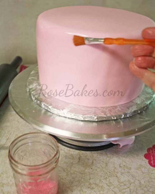 How to Do Fondant Ruffles on a Cake 07