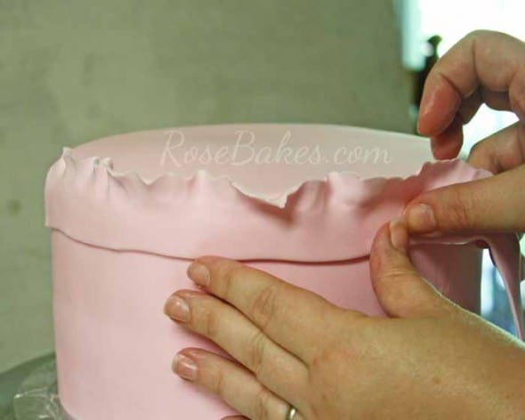 How to Do Fondant Ruffles on a Cake 08