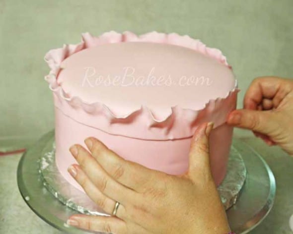 How to Do Fondant Ruffles on a Cake 10