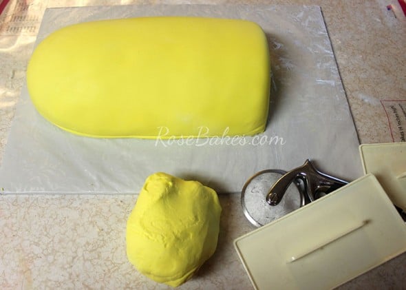 yellow fondant on cake 