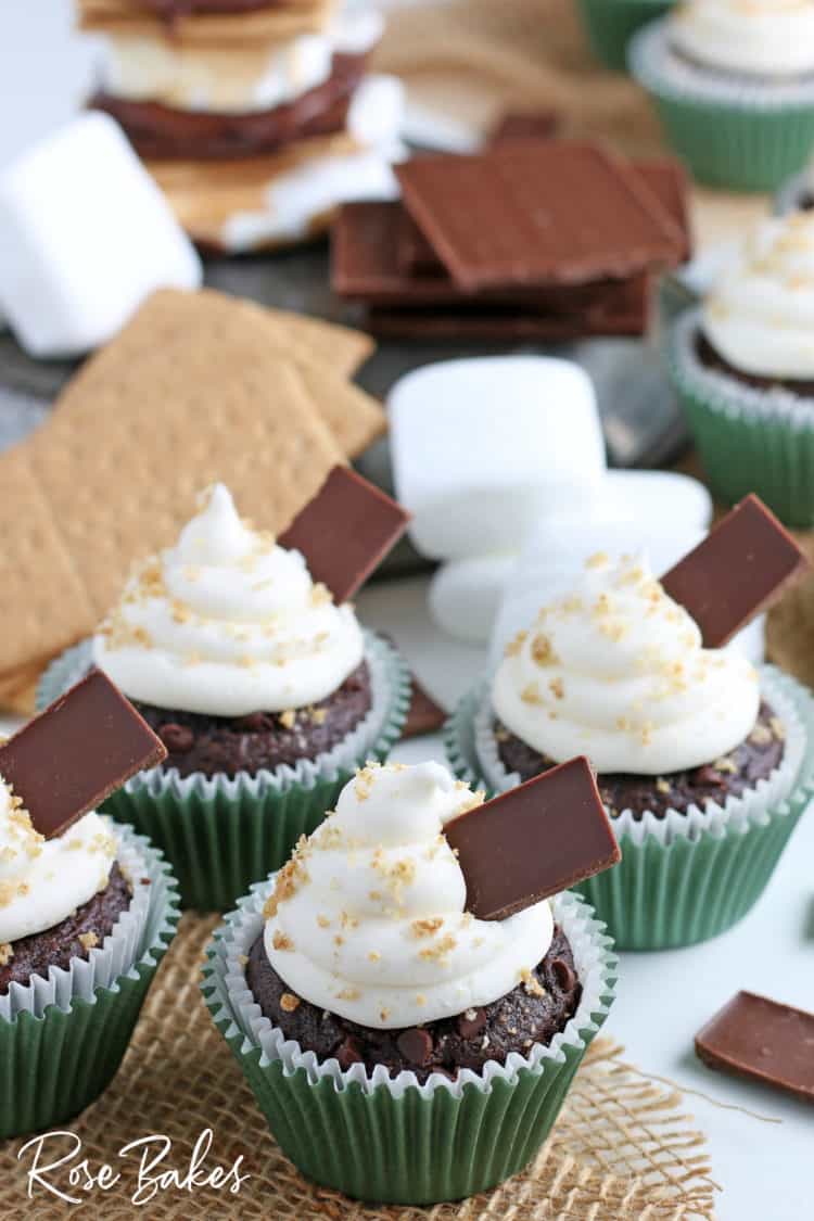 S'mores Cupcakes with chocolate bar and sprinkles of graham cracker crumbs