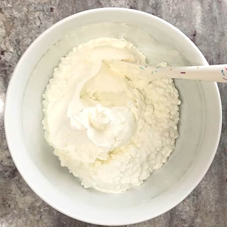sour cream added to the cottage cheese